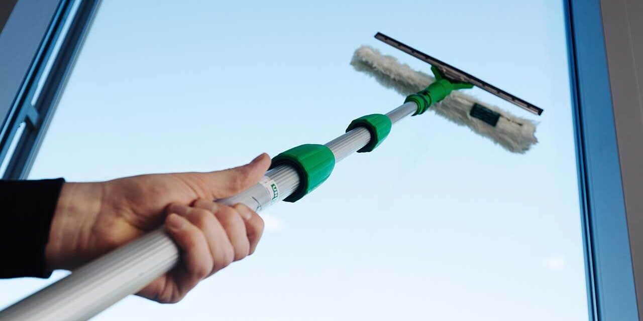 Profesjonalne narzędzia do mycia okien zimą Profesjonalne narzędzia do mycia okien zimą
