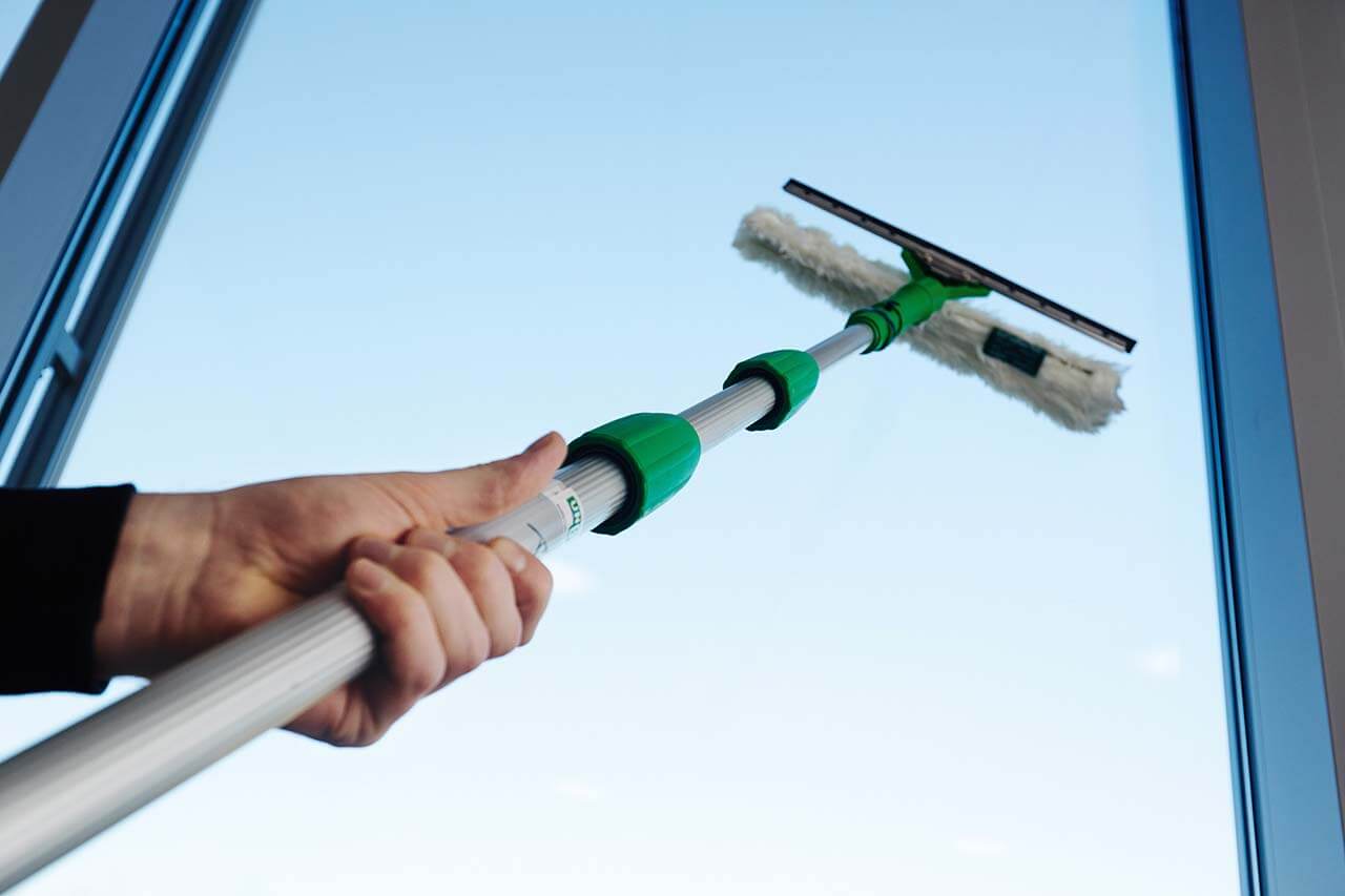 Profesjonalne narzędzia do mycia okien zimą