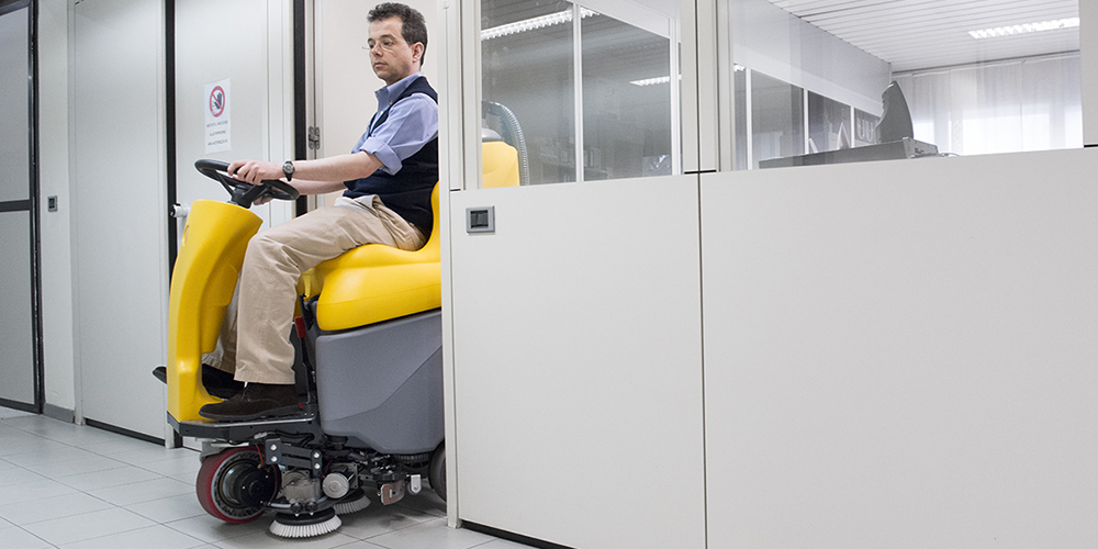 Wynajem maszyn czyszczących Wypożyczanie maszyn czyszczących