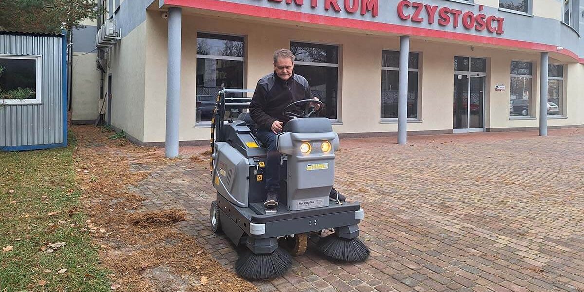 Zamiatarka-HS-R-130-ADM_1200 zamiatarka samojezdna HS R 130 ADM