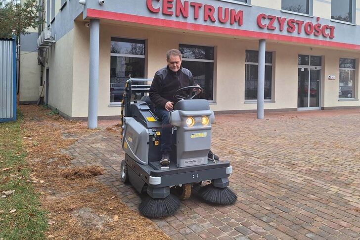 zamiatarka samojezdna HS R 130 ADM