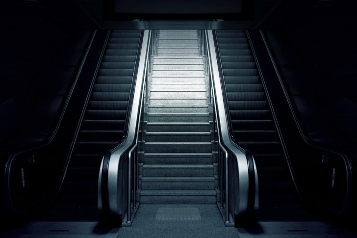 Czyszczenie schodów ruchomych