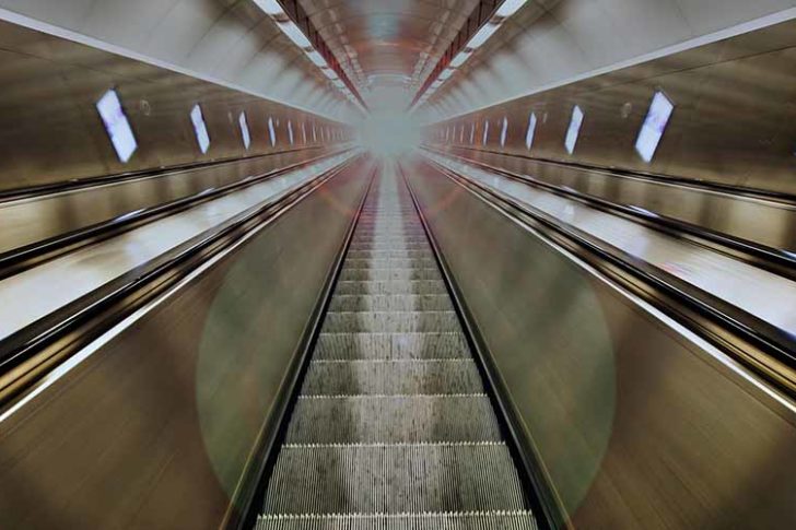 Maszyna do czyszczenia schodów ruchomych